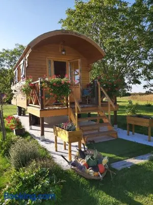Image of LA ROULOTTE DE FLORETTE avec jacuzzi gratuit