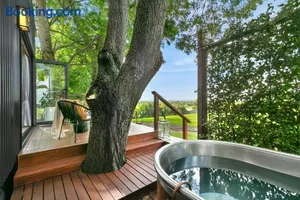 Image of 6SIXTEEN The Banks