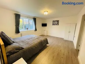 Image of 4-Bedroom Cottage in Healing, Grimsby
