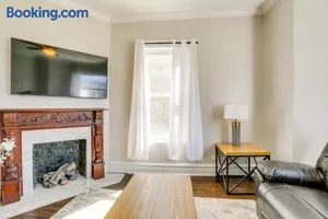 Image of Spacious Chicago Condo with Deck Less Than 9 Mi to Downtown!
