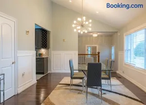 Image of 15 Minutes from PHL Airport - Cozy & Modern Rancher Style Home