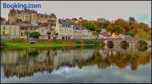 Image of Au pied du château