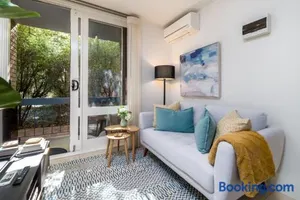 Image of Cosy and convenient leafy apartment