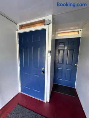 Image of South on Five