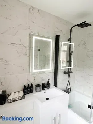 Image of Beautiful apartment in Beckton with Private Entrance and Garden