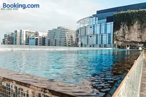 Image of Elegant Apartment in Park with Rooftop Infinity Pool on St Kilda Road, Melbourne