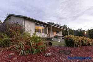 Image of Cosy Candlewick Cottage - A Mount Beauty Delight