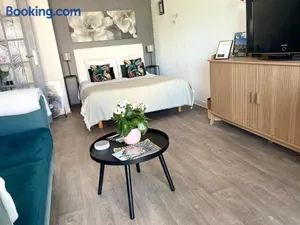 Image of Le Clos Pichot - Studio avec balcon, parking privé - 5mn Gare