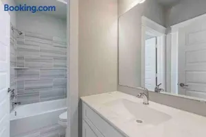 Image of 3 bedroom home 5-7min from Downtown Houston