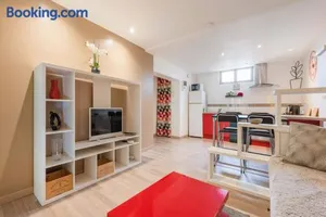 Image of studio next to bordeaux city center with a terrace