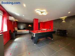 Image of Le Confiden'spa Loft 55m2 Jacuzzi - Billard - Cheminée - Terrasse