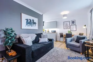 Image of NEW! Stylish 1-Bed Flat in Crewe by 53 Degrees Property - Ideal for Business & Professionals - Sleeps 3!