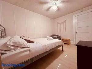 Image of Zen style 3 bedrooms walking to the Falls USA