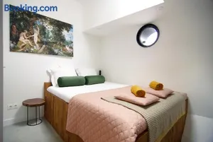 Image of Magnificent houseboat with a stunning view!