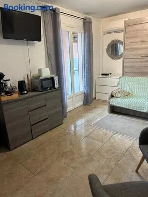 Image of studio climatisé proche port et plages