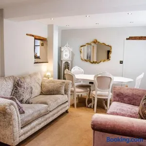 Image of Whispering Place Georgian Grade II Sleeps 6 Adults 3 mins from Safari Park & Steam Train