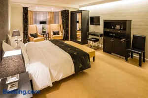 Image of Hotel Business & More