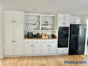 Image of Rose Garden Home, Entire 4bdr 2bth House with Offices, Thousand Oaks