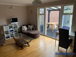Image of Entire Family Entertainment Holiday Home - 3 x Floors - Free Parking - Games Room - Private Garden - Workspace and Wifi 112mb - Self Check-in