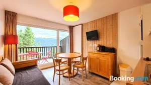 Image of Résidence Les Pleiades - Appartement confortable · Centre station · Balcon · Parking couvert MAE-5454