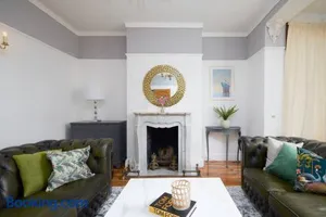 Image of Large London home with Free parking