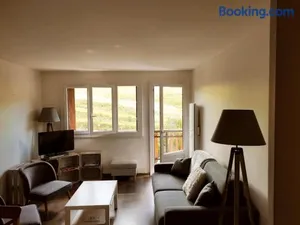 Image of Appartement rénové 2 ch au calme, à côté du Luge Park - FR-1-689-110