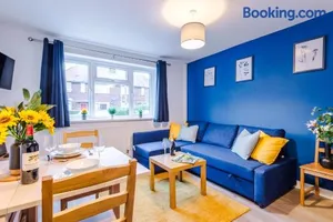 Image of NEW! Spacious 2-bed Apartment in Crewe by 53 Degrees Property, ideal for Business & Professionals, FREE Parking - Sleeps 6