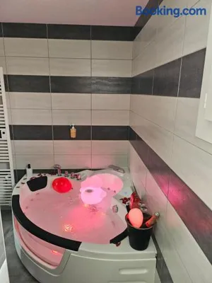 Image of Magnifique maison avec baignoire balnéo