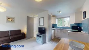 Image of 26 Strawberry Hill, Tolroy Manor
