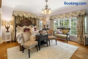 Image of Beland Mansion-Blooming Garden suite!