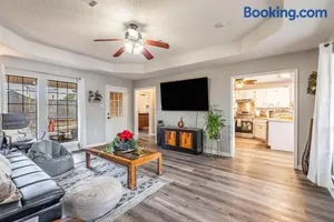 Image of 3BR Spacious Home w Game Room & Themed Bedroom