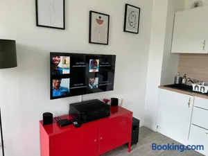 Image of Cosy 2 pièces et parking 30 mns Gare du Nord by immo kit bnb