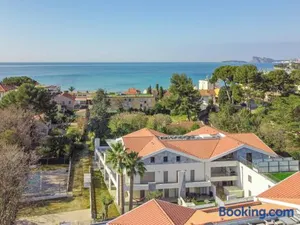 Image of T2 NEUF A4 RDJ-PISCINE–ACCÈS DIRECT PLAGES ET CENTRE VILLAGE–