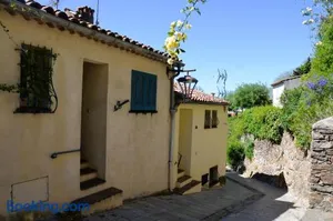 Image of GRILAF - Au cœur du village typique de Grimaud appartement coquet
