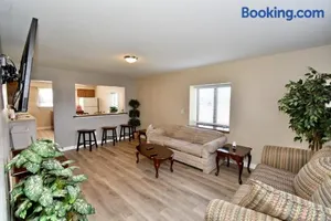Image of 2 Bed, 1 Bath, Upper Level Unit