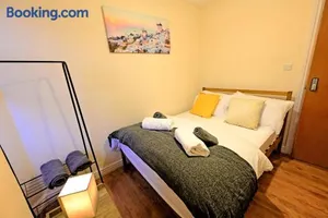 Image of Exclusive Ensuite Escape near the Mall