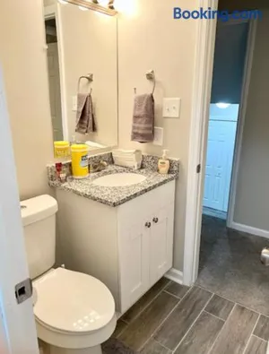 Image of Queen Suite with Wifi Hot Tub Room Movie Theater Room4