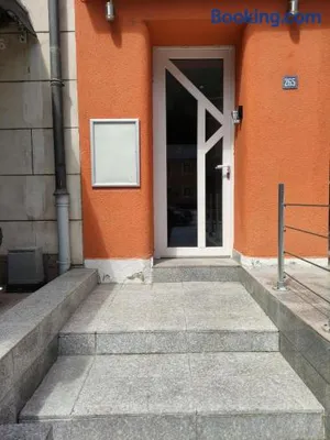 Image of CHEZ WL