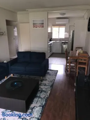 Image of Stay in spacious, homely unit in prestigious area