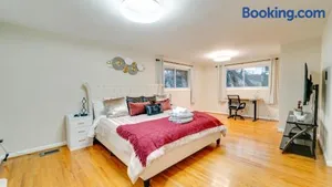 Image of Gorgeous 5BR & 3BA Spacious Home 2 minutes from MGM