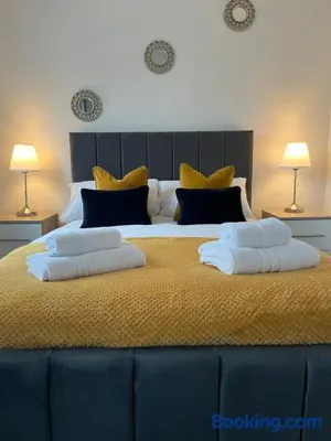 Image of Lingfield House - Spacious 3 Bed Home From Home in Burton