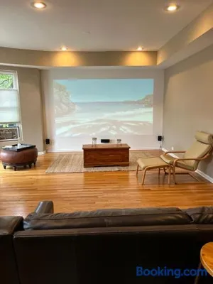 Image of Gorgeous North Kenwood Hyde Park Unit