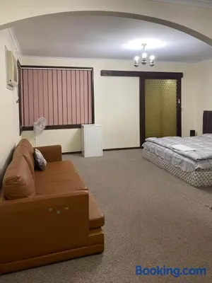 Image of a 别墅大床间毗邻公园和公交车站