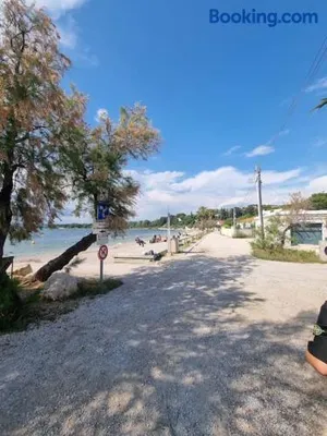 Image of Appartement, vue sur l’étang, proche aéroport.