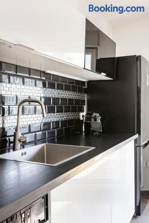 Image of Grand appartement , Paris la Défense Arena, 50 mètres de la gare, 15 min Champs elysées