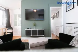 Image of Smart Modern Studio With Free Parking, Wifi, Close To Town, Hospital, Uni, Quiet Area, Contact For Best Prices