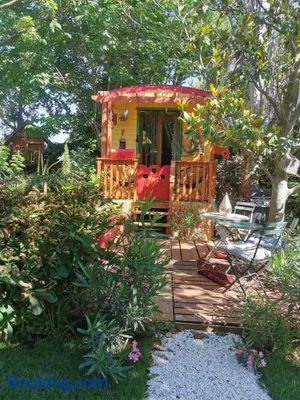 Image of Roulotte HOPE-Le jardin de Mia