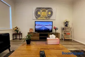 Image of Empty Boat - Spacious 5 Bedroom Entire Modern home in Wallan