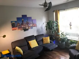 Image of minutes from downtown 3br stylishhome-free parking