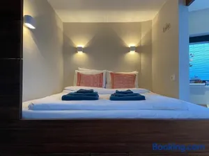 Image of Houseboat Sophia